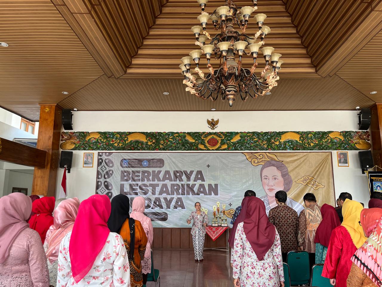 TP PKK Caturtunggal Lestarikan Budaya Lewat Lomba Mewiru